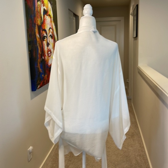 Show me your mumu white linen robe - Picture 4 of 6